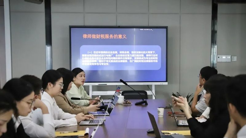 小标题：法律顾问的角色与重要性